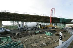 Operarios trabajan en una de las zonas por donde discurrirá el TAV Operarios trabajan en una de las zonas por donde discurrirá el TAV