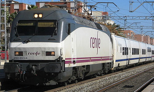 talgo_train_at_Castelldefels