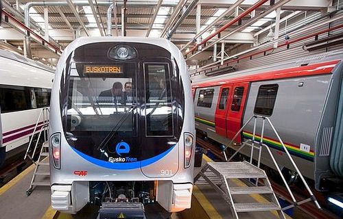 Presentación en CAF de nueva unidad de Euskotren.