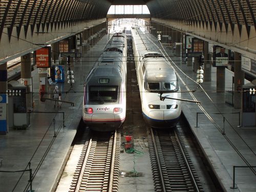 el_ave_en_la_estacic3b3n_de_santa_justa_sevilla2