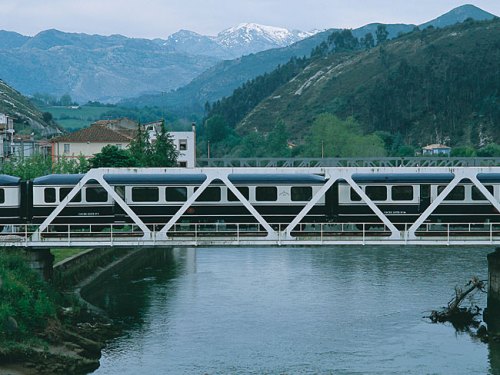 transcantabrico_claico_atraviesa_puente_ferroviario