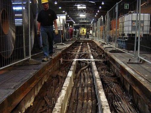 ingeniero-ferroviario-trabajando-en-la-via