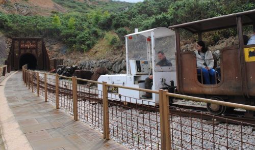 tren-minero-cuevas-elsoplao-de-cantabria