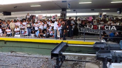 homenaje-victimas-accidente-estacion-once-argentina