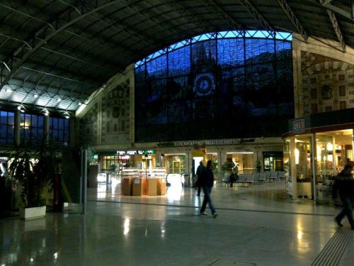 vidriera-sin-luz-en-la-estacion-abando