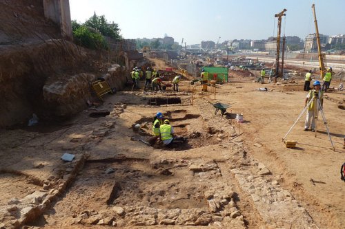 Vista-general-de-las-tres-fosas-de-barcino