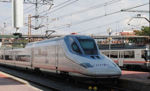 ave-estacionado-en-valladolid-septiembre-2012