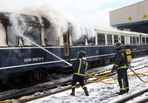 coche-siete-incendidado-transcantabrico-elberron