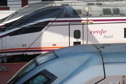 tren-avant-de-renfe-operadora-en-valladolid