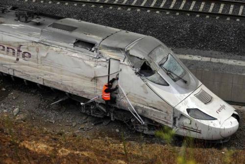 imagen-delantera-del-tren-accidentado