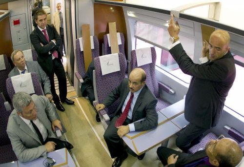 PRESIDENTE DEL SAUDÍ RAILWAY VISITA MAQUETA A TAMAÑO REAL DEL AVE A LA MECA