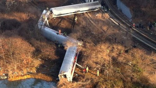 train-derails-in-new-york-many-injured