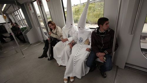 nazarenos-unidad-tranvia-sevilla