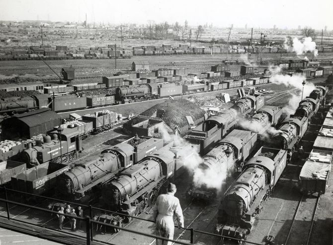 01.trenes-esperan-embarcar-Gran-Bretaña