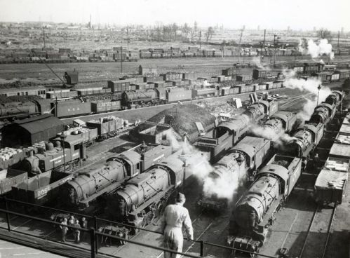 01.trenes-esperan-embarcar-Gran-Bretaña