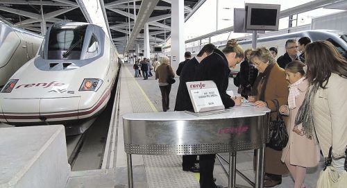 pasajeros-tren-corredor-levante-joaquin-sorolla