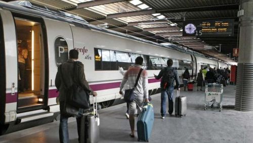 pasajeros-ave-estacion-paros