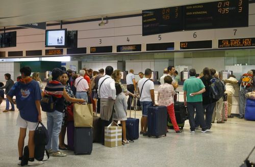 viajeros-colas-estacion-chamartin