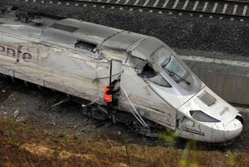 imagen-delantera-del-tren-accidentado