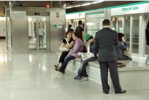 metro-sevilla-viajeros