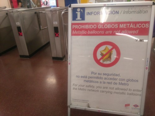 globos-netalicos-acceso-metro-madrid