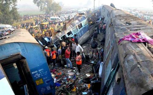 train-crash-indore-patna