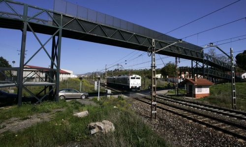 miranda-paso-nivel-elcrucero-coche-espera