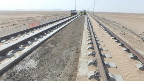 puesta-traviesas-vias-obras-ave-desierto